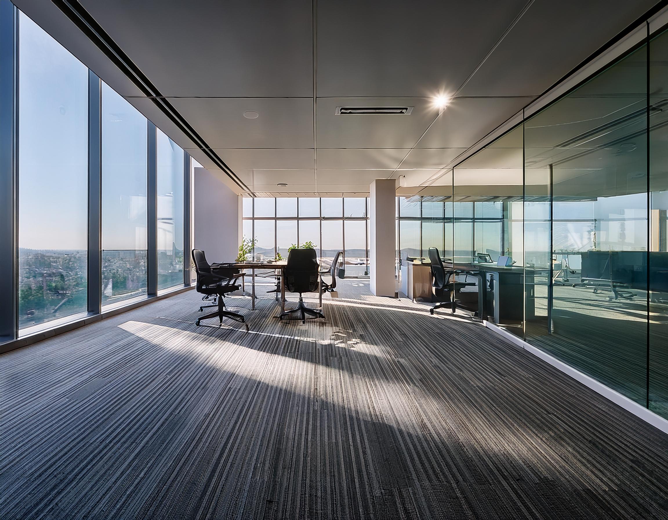 Elegantes Bürointerior mit klassischen Designelementen